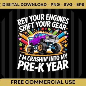 Peut inclure: Un design graphique numérique représentant un monster truck violet entouré de crayons et d'étoiles colorés. Le texte indique : REV YOUR ENGINES SHIFT YOUR GEAR I'M CRASHIN' INTO MY PRE-K YEAR. Le fond est composé de rayures verticales noires et grises.