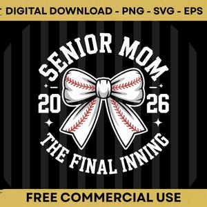 Może przedstawiać: Czarno-biała grafika z napisem "SENIOR MOM 2026 THE FINAL INNING" w okrągłym wzorze. Biała kokarda z szwami do baseballu znajduje się na środku. Obecne są r&oacute;wnież słowa "DIGITAL DOWNLOAD - PNG - SVG - EPS" i "FREE COMMERCIAL USE".