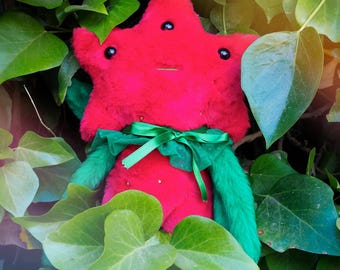 Ręcznie robiony pluszowy kosmita truskawkowy: miękka zabawka pluszowa Invader