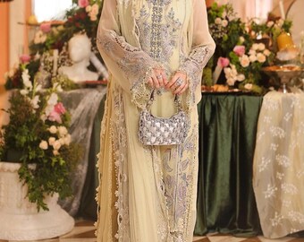 Maria B Chiffon-Anzug, aufwendige Adda-Stickerei, Organza-Saum, pakistanische Festmode
