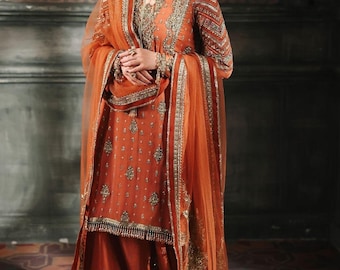 Charizma Chiffon Pakistani Dress : Handbestickte Pailletten-Abendgarderobe
