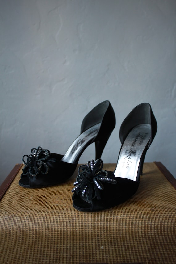Vintage 1960s Black Satin  Peep Toe Shoes with cr… - image 3
