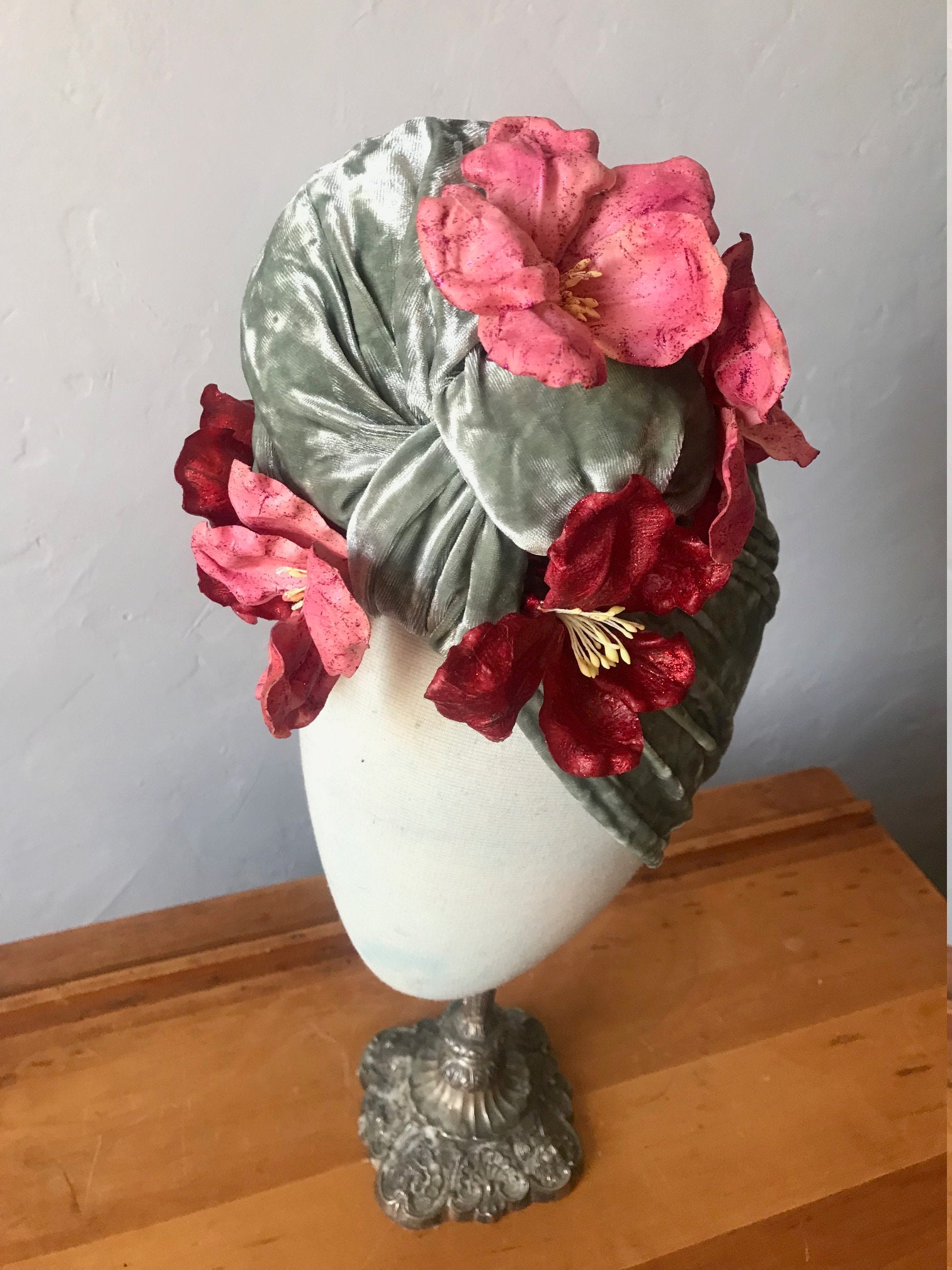 Vintage Style Sage Green Velvet Turban Headband With Pink  display picture 3