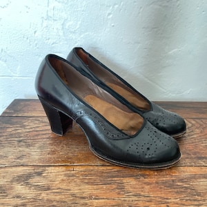 Fabulous vintage 1930’s black, block heel leather pumps by F. Pinet of New Bond St London Size UK 4 US 6