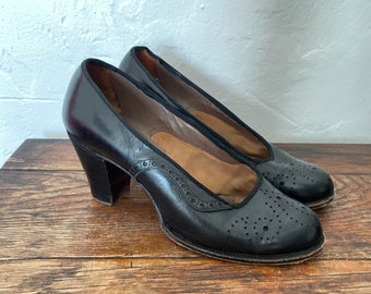 Fantastische vintage zwarte leren pumps uit de jaren 30 met blokhak van F. Pinet uit New Bond St London, maat UK 4 US 6