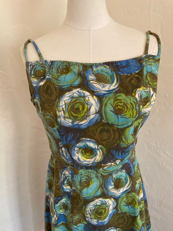 Vintage 1950's Blue and Brown Roses Novelty Print… - image 4