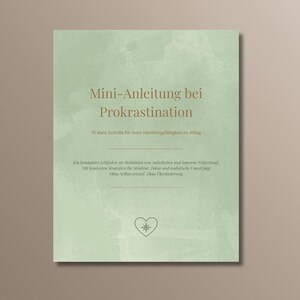 May include: A sage green booklet with the title "Mini-Anleitung bei Prokrastination" in brown text. The booklet features a heart and star design at the bottom. The text describes 10 steps for more actionability in everyday life.