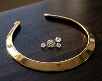 Gargantilla con cuello pulido en tono dorado, brazalete para el cuello de estilo contemporáneo, acabado liso tipo espejo, collar minimalista de latón, regalo para ella.