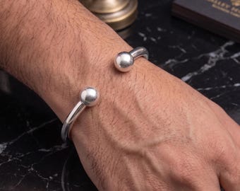 Brazalete abierto de plata de ley 925 maciza para hombre y mujer / Brazalete minimalista de plata pulida / Pulsera unisex con cierre de bola