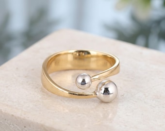 Anillo bicolor de plata de ley 925, diseño retorcido de latón martillado y oro, alianza de metales mixtos hecha a mano, elegante regalo de aniversario o del Día de la Madre.