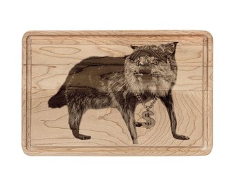 狼の彫刻が施された木製のカッティングボード | 彫刻された狼のデザイン、シャルキュトリー