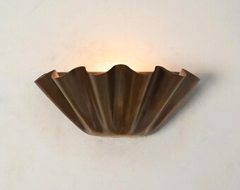 Modern Sculptural Brass Wall Sconce Fluted Gold Wall Light – Minimalist Luxury Accent Lighting Fixture