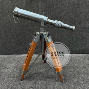Telescopio de latón vintage con trípode de madera, decoración náutica, catalejo, telescopio marítimo hecho a mano, telescopio pirata coleccionable, regalo