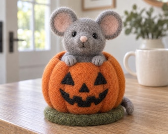 Handmade Felt Halloween Mouse in Pumpkin, Cute Jack O Lantern Decor, Halloween Gift for Kids, Needle Felted Fall Figurine
