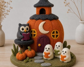 Handmade Felt Halloween Village, Ghost Scene Decor, 12cm Spooky Shelf Gift, Miniature Collectible
