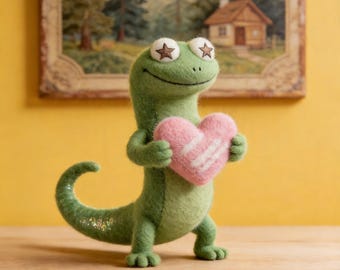 Fan art viral de lagarto verde, mascota de escritorio en forma de corazón de fieltro, regalo para novio friki