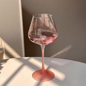 French goblets | pink wine glasses | creative high-end glass wine glasses | champagne glasses | wine glasses | wedding wine glasses