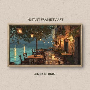 Puede incluir: Impresión artística digital enmarcada que representa una escena de café junto al agua al anochecer. La imagen muestra mesas y sillas en un patio adoquinado, iluminadas por faroles colgantes. El texto "INSTANT FRAME TV ART" y "JINNY STUDIO" son visibles.