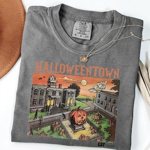 Maglietta Halloweentown - Maglietta grafica retrò di Halloween, Maglietta unisex autunnale spettrale, Top vintage di Pumpkin Town
