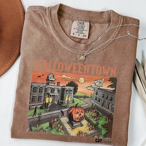 Maglietta Halloweentown - Maglietta grafica retrò di Halloween, Maglietta unisex autunnale spettrale, Top vintage di Pumpkin Town