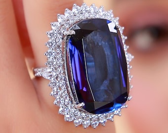 Anel de Safira Azul | Anel de Destaque com Corte Almofada | Anel com Halo de Diamantes Sintéticos | Anel de Coquetel em Ouro 9k, 14k e 18k e Prata | Presente para Ela