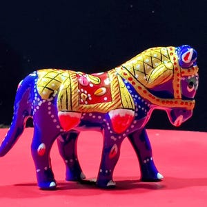 Horse statue, Decorative Indian Horse in Metal with traditional Meenakari Painting on it, beautiful showpiece for home and office decor