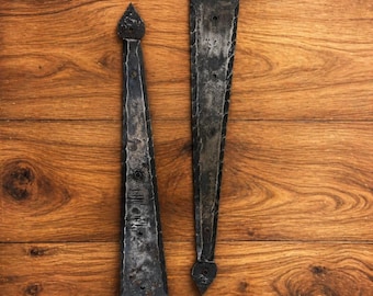 Bisagras de hierro forjado hechas a mano / Herrajes rústicos para puertas de granero