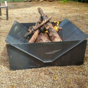 Indoor / Outdoor Heavy‑Duty Metal Fire Pit – Backyard Steel Firepit Bowl for Patio & Garden, Wood Burn Pit, Rustic Steel Fire.