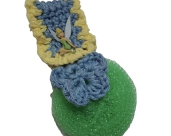 Spugnetta per piatti decorativa fatta a mano con motivo di Trilli da appendere