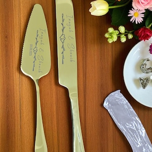 Custom Wedding Cake Server Set – Engraved Cake Cutting Set for Bride and Groom – Gold Wedding Keepsake – Anniversary Gift for Couple