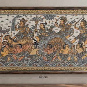 Op de afbeelding: Een rechthoekig ingelijst wandkunstwerk met een gedetailleerde illustratie van figuren in traditionele kleding die op een strijdwagen en een kameel rijden. Het kunstwerk meet 60 cm bij 40 cm en bevat ingewikkelde patronen en aardetinten.