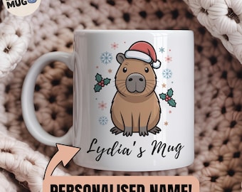 Kundenspezifische Weihnachtscapybara-Tasse, niedliche festliche Tierkaffeetasse mit personalisiertem Namen, lustiges Feiertags-Capybara-Geschenk, entzückende Weihnachtstasse