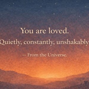K&ouml;nnte beinhalten: Ein ruhiges Landschaftsgem&auml;lde zeigt einen Nachthimmel mit einem Halbmond und Sternen. Der Text "You are loved. Quietly, constantly, unshakably. - From the Universe." wird in eleganter Typografie angezeigt.