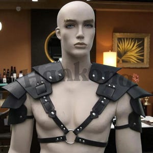 大人用ベーシックフェイクレザー肩当て - LARP、コスプレ、ルネッサンスフェア、中世のコスチューム、ファンタジー戦士の装備に最適な肩当て