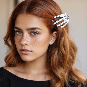 Halloween Skeleton Hands Hair Clips – Spooky Glow-in-the-Dark Option, Creepy Summerween Hair Accessory for Costume Parties and Everyday Fun