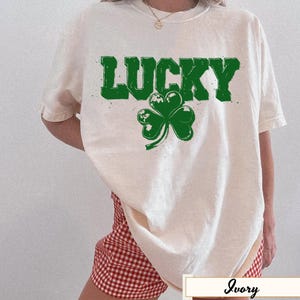 Comfort Colors® Faux Patchwork Shamrock Shirt, St. Patricks Day Lucky T-Shirt, Retro Plaid Clover T-Shirt, Ästhetisches Saint Pattys Day Tshirt