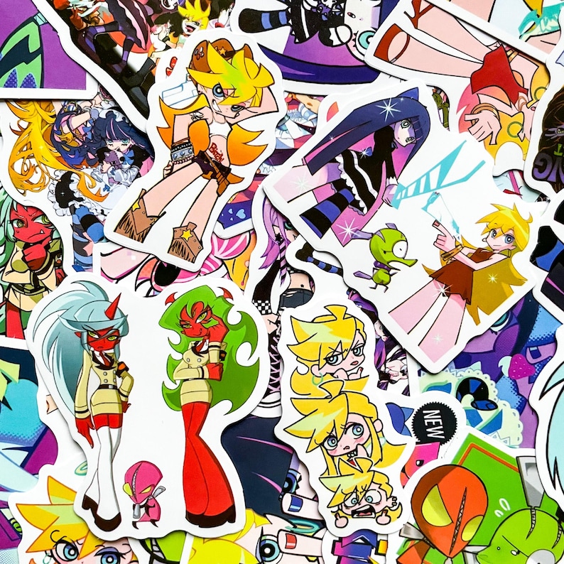 Puede incluir: Una colecci&oacute;n de pegatinas coloridas de estilo anime con varios personajes en poses din&aacute;micas. Las pegatinas muestran una gama de colores vibrantes, incluyendo amarillo, rojo, azul y verde, con ilustraciones detalladas y contornos audaces. Algunas pegatinas tienen una etiqueta "NEW".