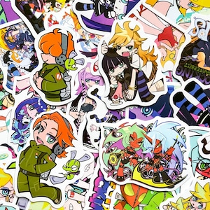 Puede incluir: Una colecci&oacute;n de pegatinas coloridas de estilo anime con varios personajes. Las pegatinas muestran una variedad de dise&ntilde;os, incluyendo figuras con uniformes de estilo militar y otros personajes con peinados y expresiones &uacute;nicas. Las pegatinas son vibrantes y detalladas.