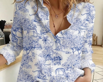 Safari Toile Bluse Shirt, Dschungeltier Cottagecore Top, Blau Weiß Tiger Giraffe Frauen Shirt, Geschenk für Sie