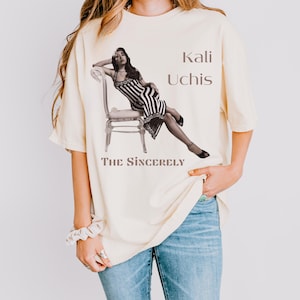 Kali Uchis ‘The Sincerely’ Tee – Comfort Colors Concert Shirt, Vintage Graphic, Oversized Fit, Fanwear for Soulful Stage Moments