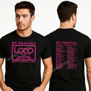 Może przedstawiać: Czarny t-shirt z różowym tekstem i grafiką. Przód przedstawia "Ed Sheeran" i "LOOP tour NORTH AMERICA 2026" z projektem kasety. Tył zawiera listę dat trasy koncertowej. Odzież o tematyce muzycznej.