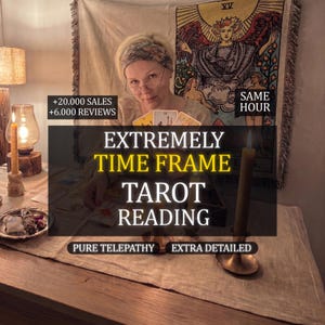 以下が含まれることがあります： タロット占いサービス。画像には「+20.000 SALES +6.000 REVIEWS」「SAME HOUR」「EXTREMELY TIME FRAME TAROT READING」「PURE TELEPATHY」「EXTRA DETAILED」のテキストが重なっています。タロットカードを持つ人物、キャンドル、壁掛けタペストリーが写っています。