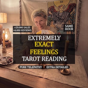 Puede incluir: Imagen que promociona lecturas de tarot. El texto en la imagen dice "EXTREMELY EXACT FEELINGS TAROT READING" con texto adicional que indica "+20.000 SALES +6.000 REVIEWS" y "PURE TELEPATHY EXTRA DETAILED". Una mujer sostiene cartas del tarot.