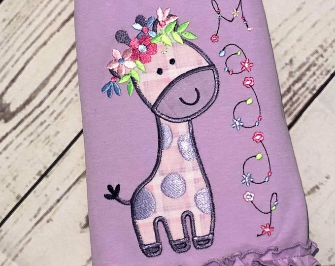 Giraffe  with floral crown applique machine embroidery design cute little giraffe multiple sizes 5, 6, 7 and 8 inches INSTANT DOWNLOAD