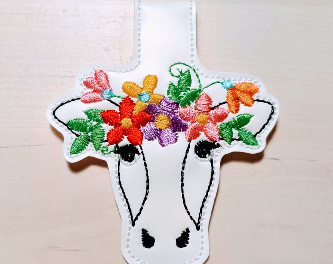 Floral crown Cow head face with flower wreath key fob snap tab for girls ITH keychain machine embroidery designs in the hoop farm animal