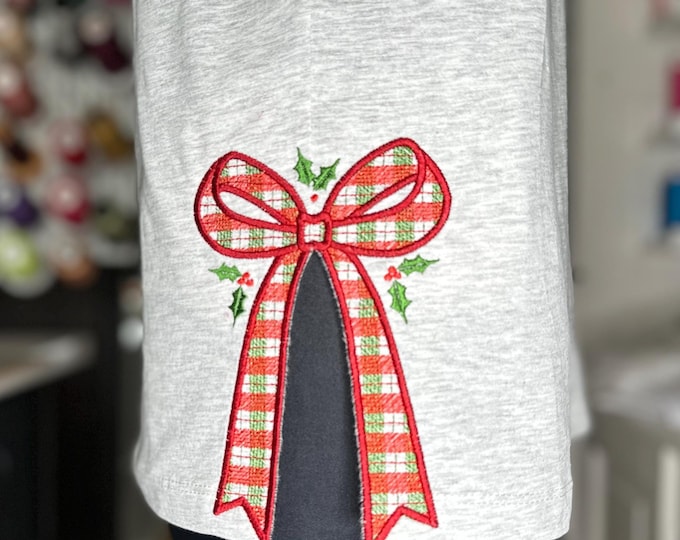 Gingham Plaid Christmas Bow side bow split seam cutout Applique machine embroidery designs Sweatshirt trendy ribbon sizes 4 up to 8 inch