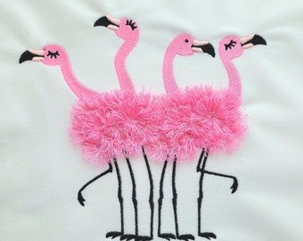 Mise à jour ! Flamant rose chenille duveteux à franges, troupeau de 4 flamants roses brodés à la machine pour cerceau 5 x 7, 6 x 10 superbes flamants roses en fourrure à franges