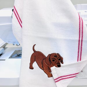 Precioso cachorro de perro salchicha jugando, mamá, toalla de cocina, mascota, animal, niños, diseños de bordado a máquina, proyecto ITH, simplemente en el proyecto de bastidor