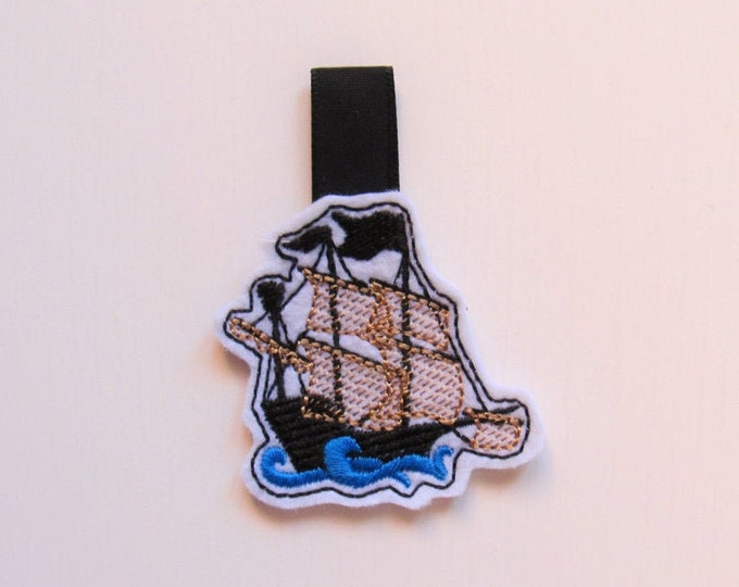 Ship key fob feltie, mini machine embroidery design, felt outline mini embroidery, keyfobs felties in the hoop embroidery project