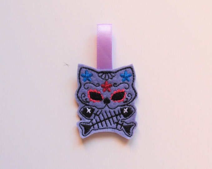 Kitty skull calavera key fob, feltie, mini embroidery design, felt outline mini embroidery, keyfob felties, in the hoop embroidery project